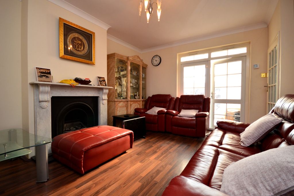Property photo 3 of 8 Gallery