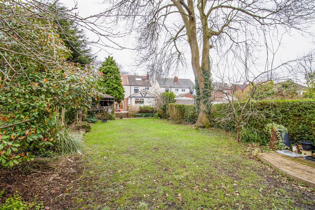 Property photo 2 of 17 Outside