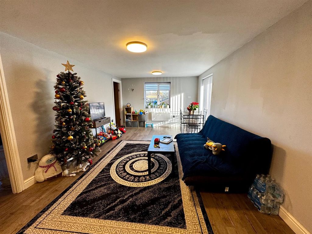 Property photo 2 of 7 Lounge / Diner