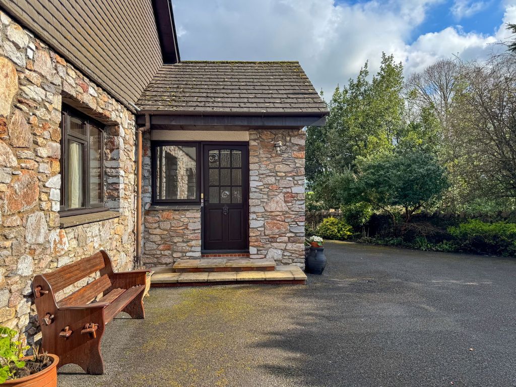 Property photo 3 of 29