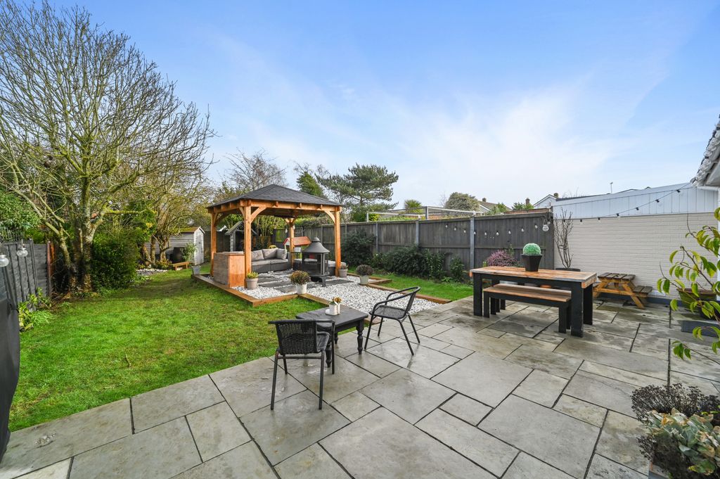 Property photo 2 of 26 Pt-Ja-50Leysdrive-22