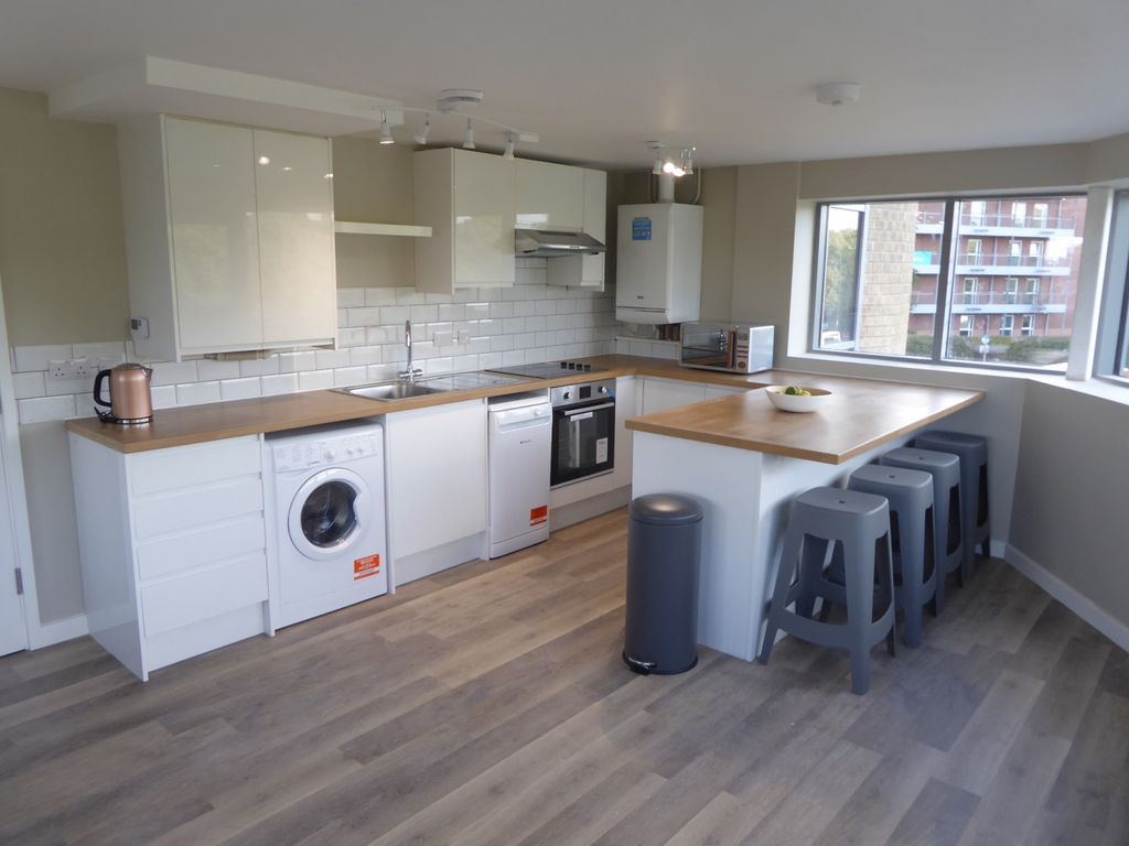 Property photo 1 of 21 Main (Main)