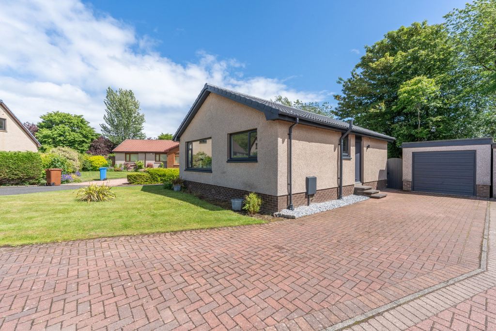 Property photo 1 of 25