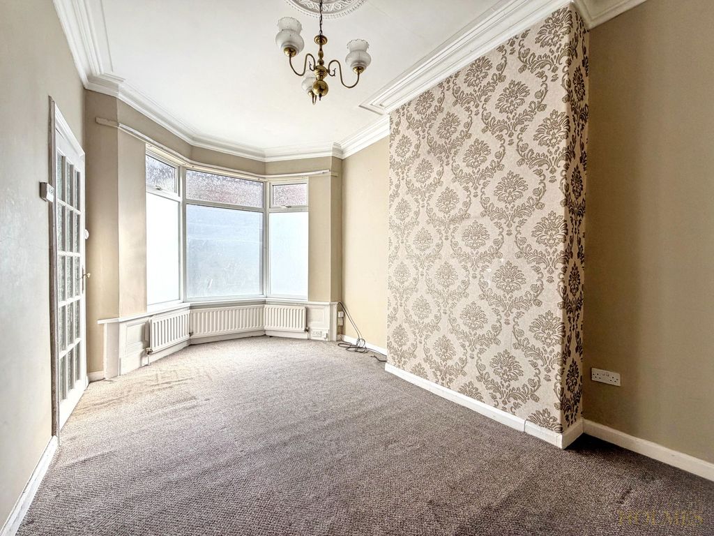Property photo 2 of 27