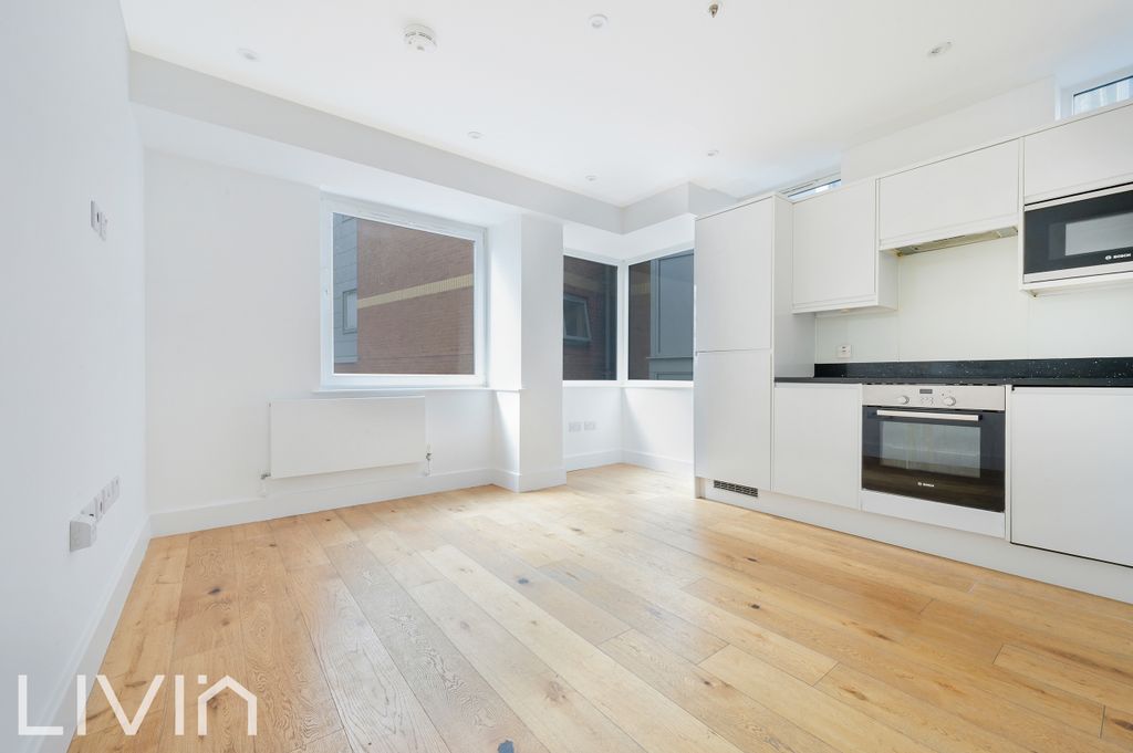 Property photo 1 of 8 Green Dragon Housr, 38-2