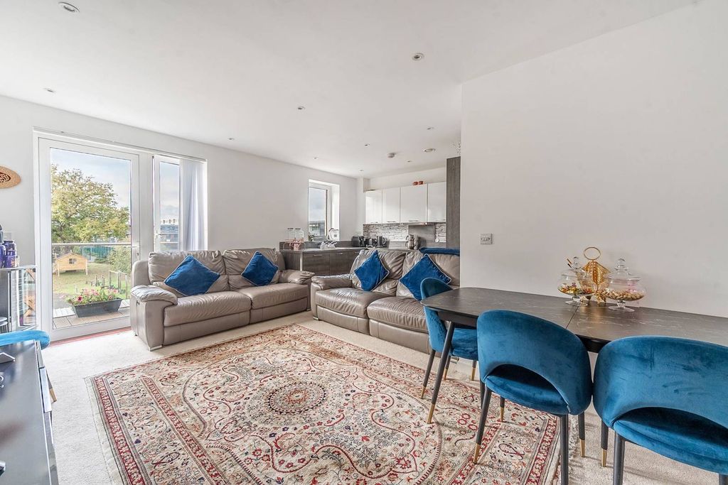 Property photo 2 of 11