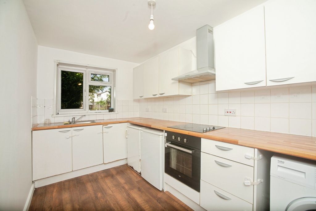 Property photo 2 of 20 Kitchen