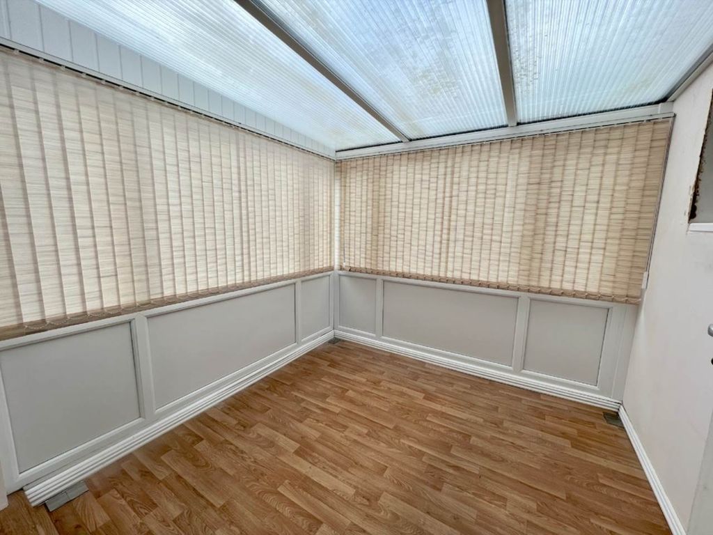 Property photo 3 of 17 Conservatory