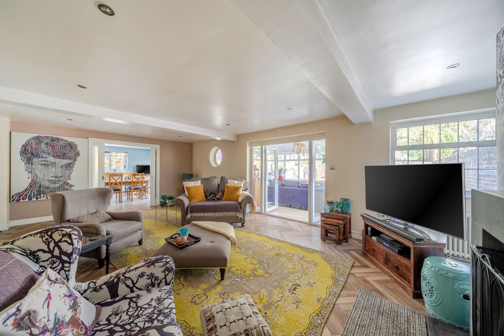 Property photo 2 of 24 Sitting Room