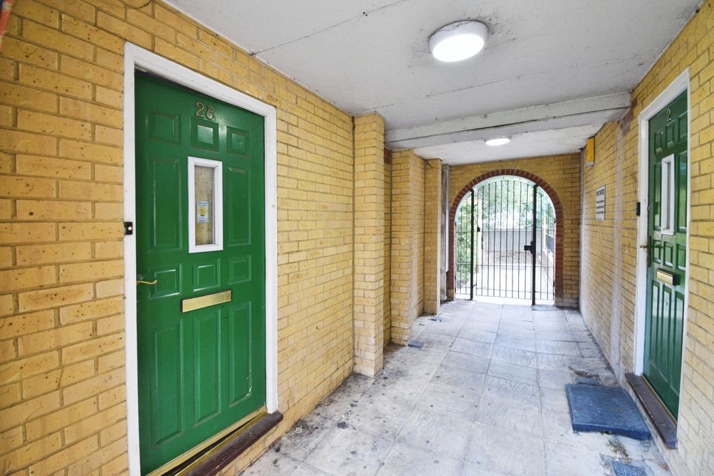 Property photo 3 of 20 Entrance