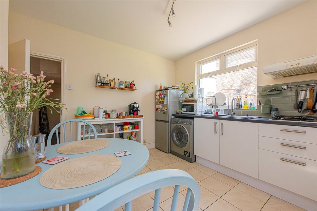 Property photo 2 of 6 Picture No. 11