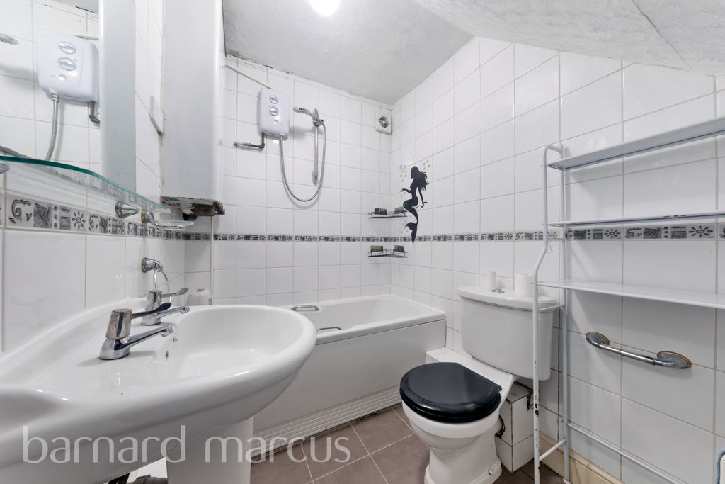 Property photo 2 of 8 Bathroom