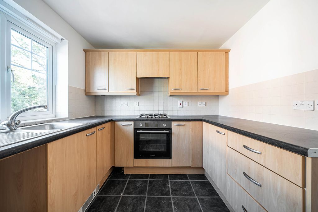 Property photo 2 of 19 Kitchen