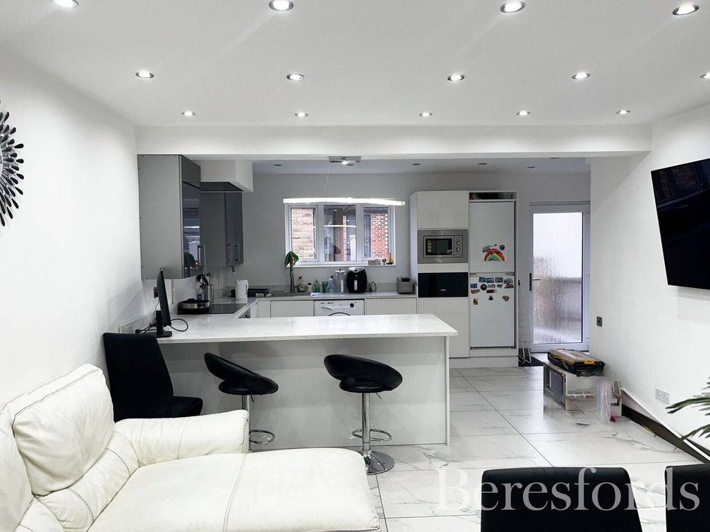 Property photo 2 of 17 Picture No. 26