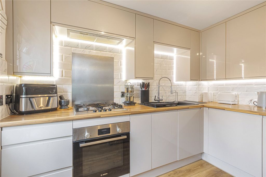 Property photo 3 of 17 Picture No. 19