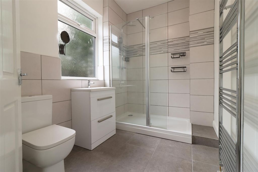 Property photo 3 of 21 Shower Room