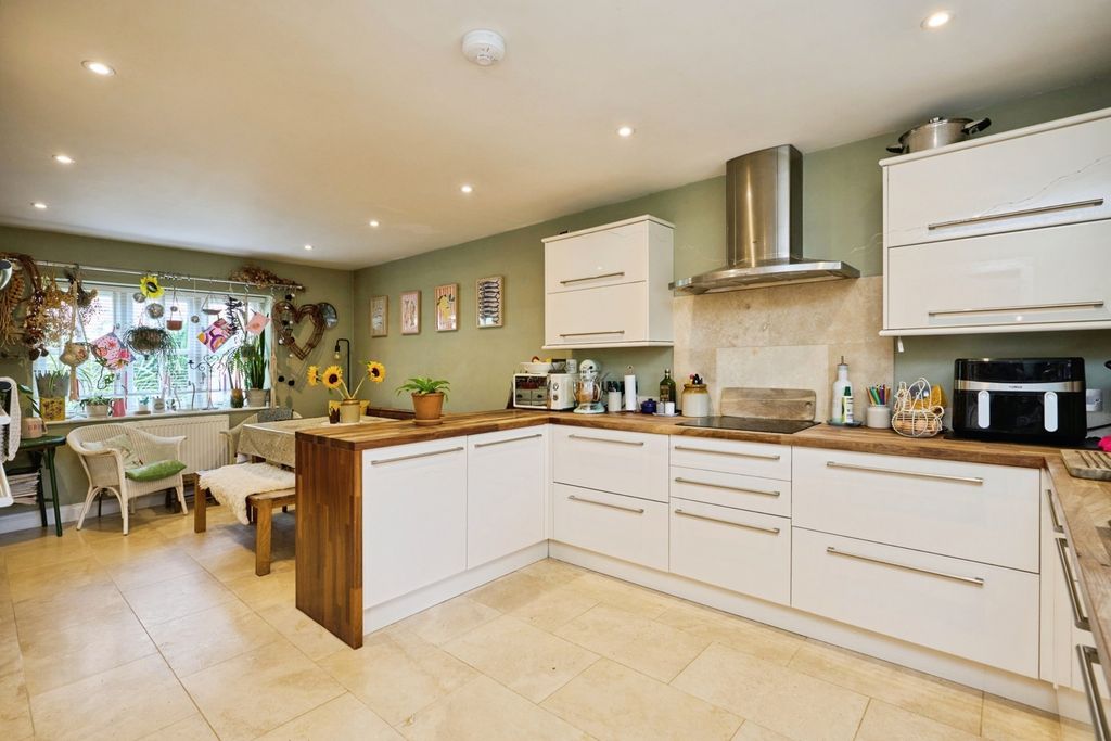 Property photo 3 of 16 Kitchen