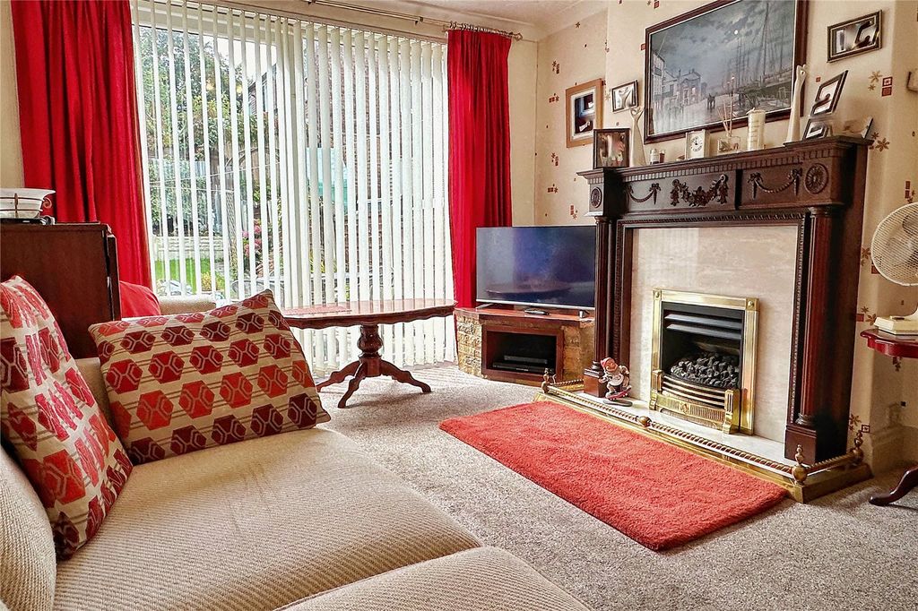 Property photo 3 of 21 Living Room
