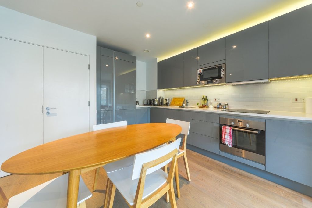 Property photo 3 of 7 Kitchen