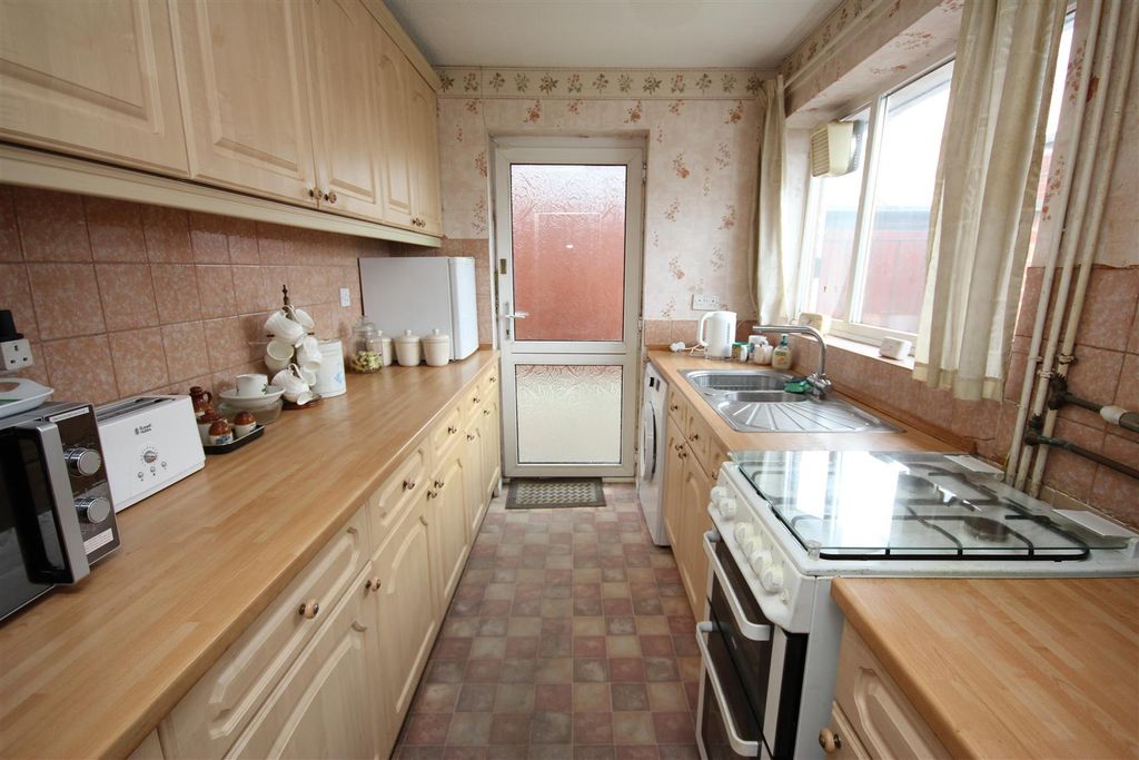 Property photo 3 of 11 Kitchen.Jpg