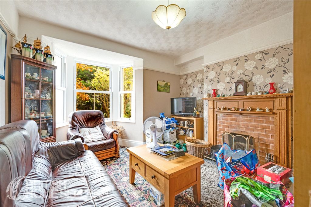 Property photo 2 of 15 Picture No. 12