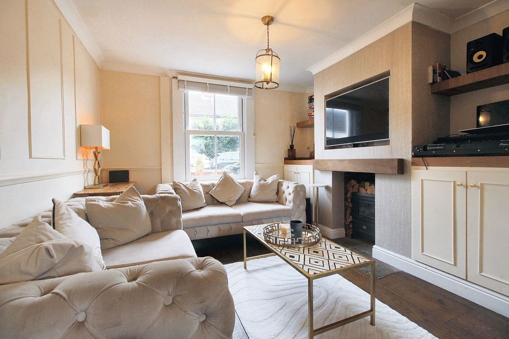 Property photo 2 of 17