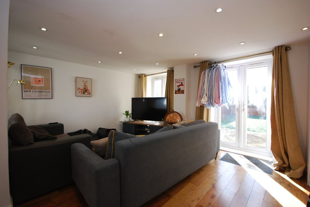 Property photo 2 of 6