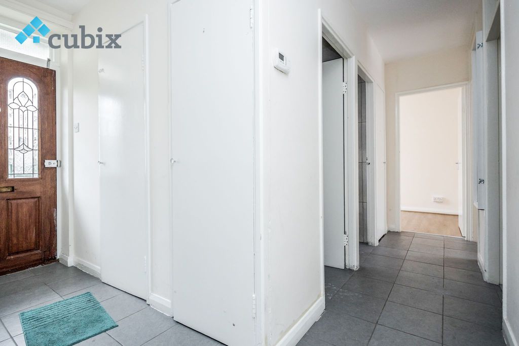 Property photo 3 of 27