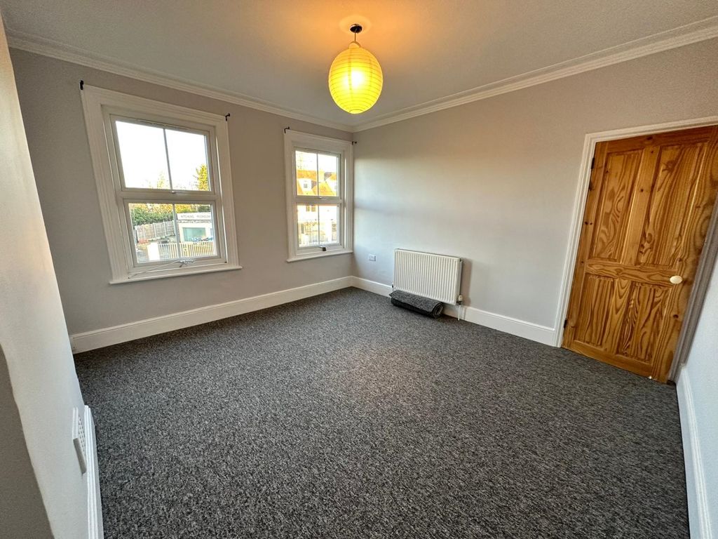 Property photo 3 of 10 76A Lounge New Carpet