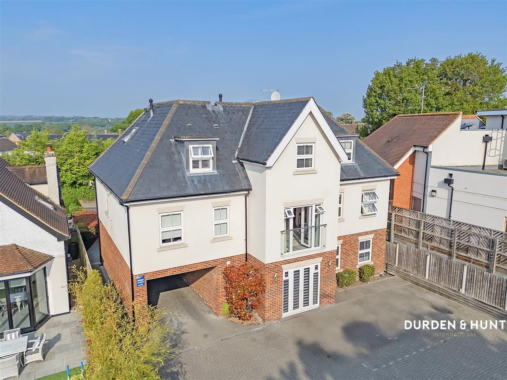 Property photo 1 of 20 Highfield Place