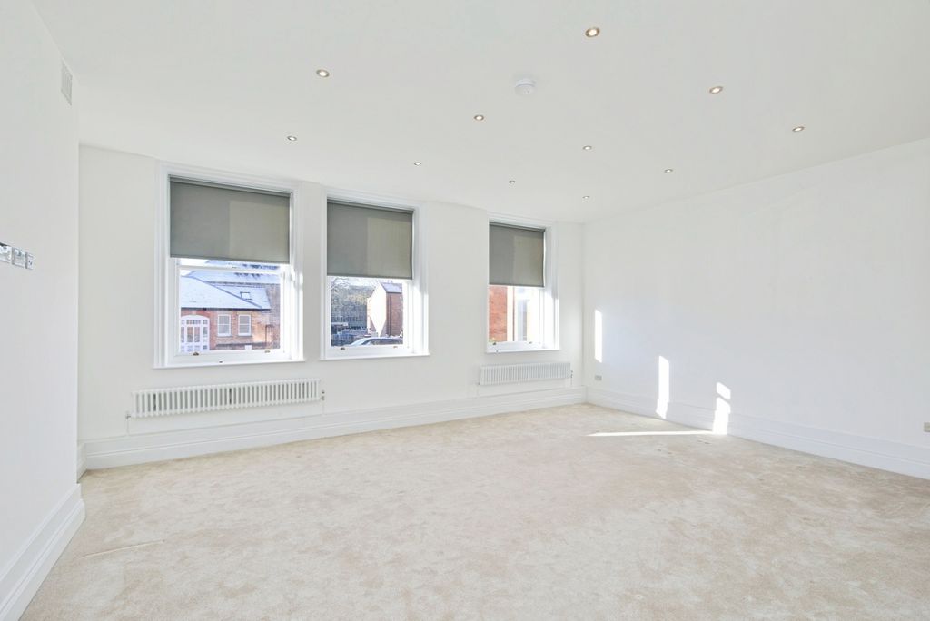 Property photo 2 of 23 Lounge