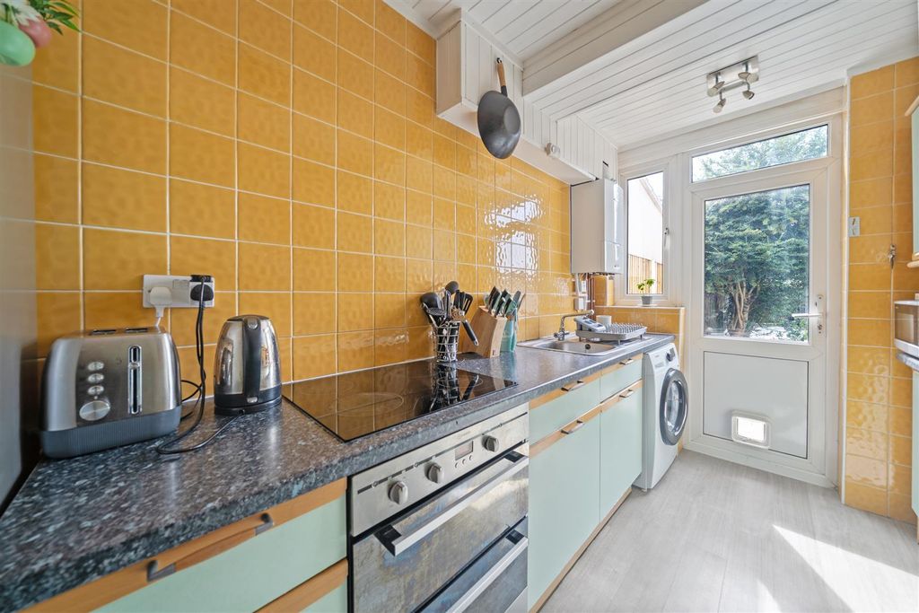 Property photo 3 of 15 Aragon Road