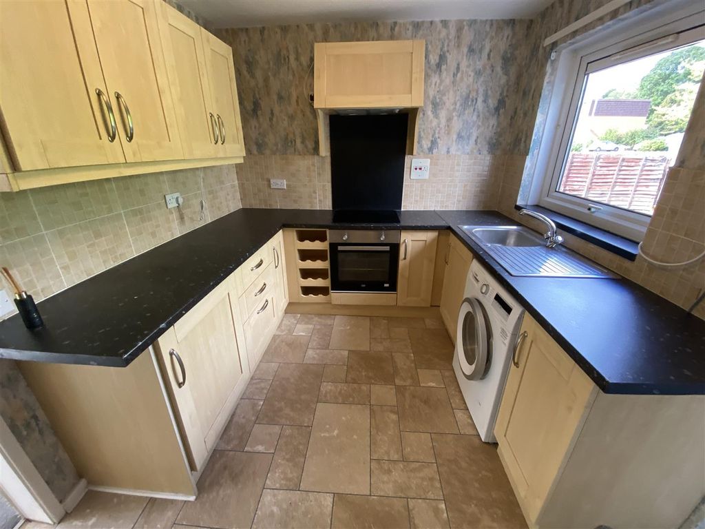 Property photo 2 of 10 Kitchen