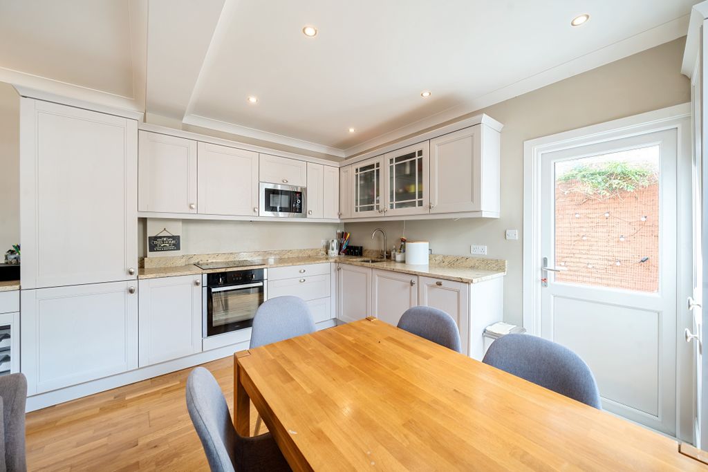 Property photo 1 of 10 Kitchen