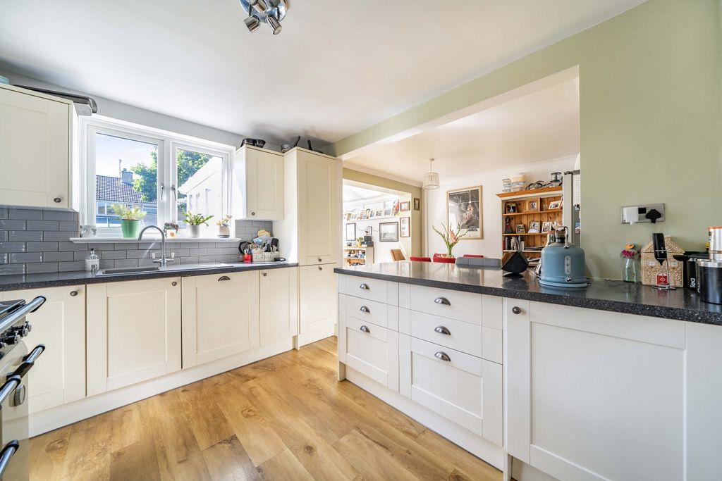 Property photo 3 of 13 1356866-17-68d13A79Cf841-Arw