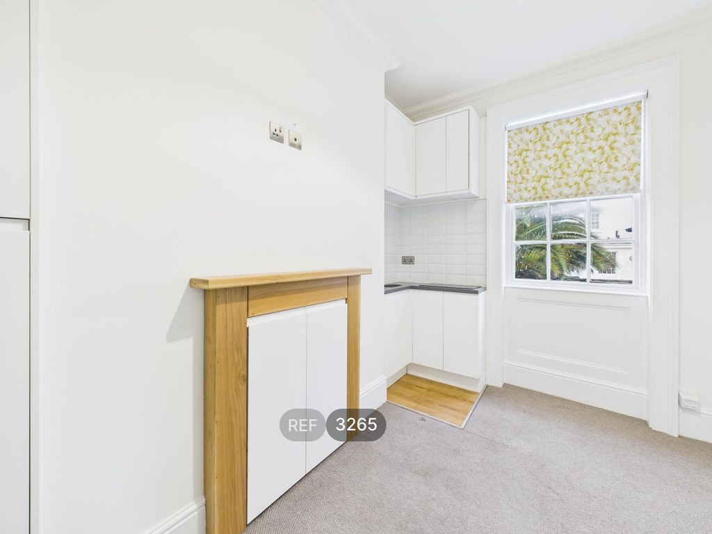 Property photo 2 of 9 Bedroom