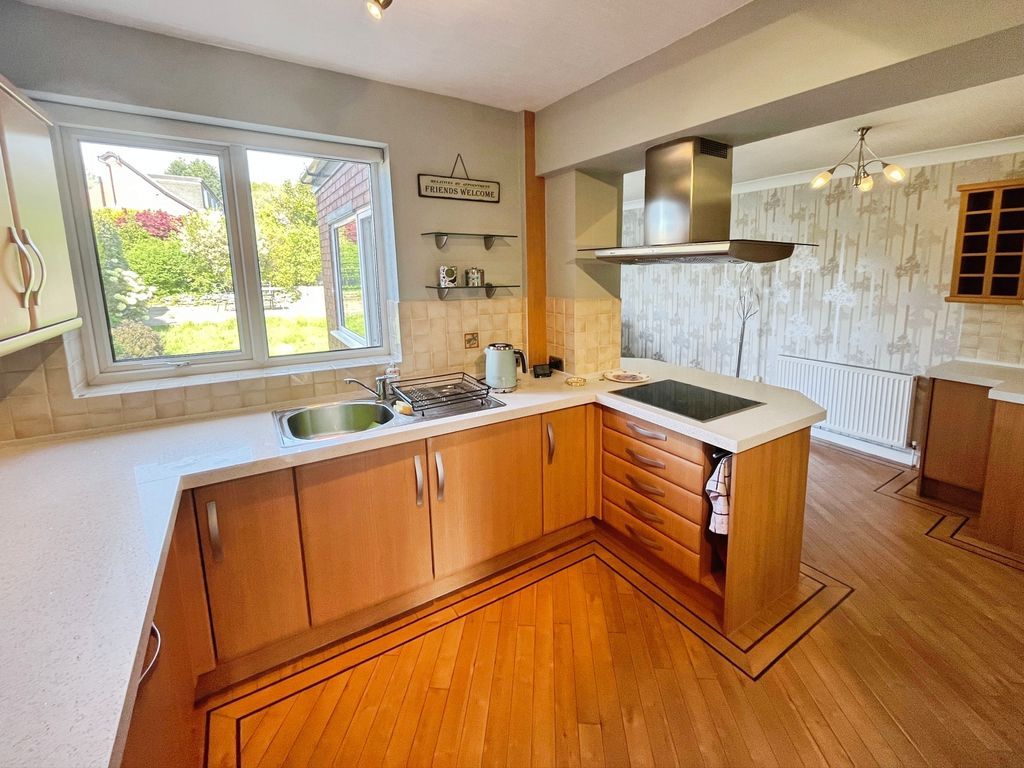 Property photo 3 of 19 Kitchen