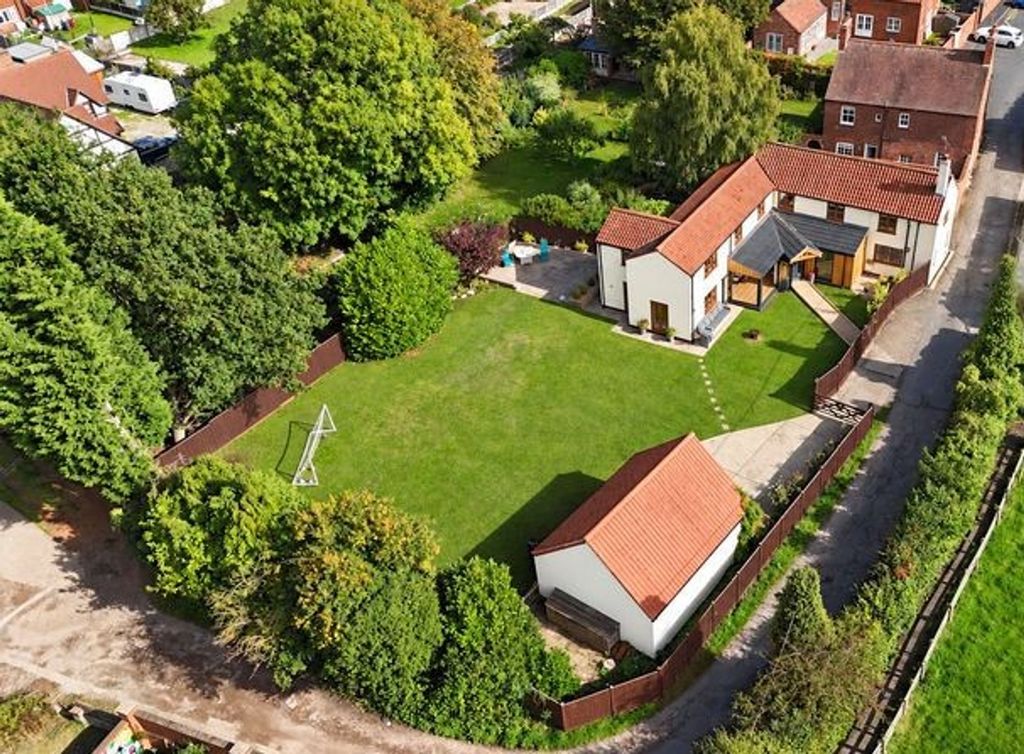 Property photo 2 of 33