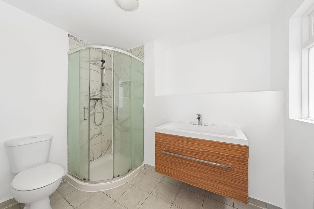 Property photo 3 of 12 Flat 1, 48 Norwood High Street, Norwood, London Se27 9Nr