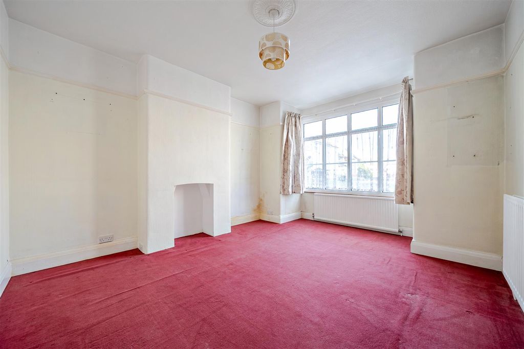 Property photo 2 of 13 1388437-10-693Ab0B4E2Bd8.Jpg