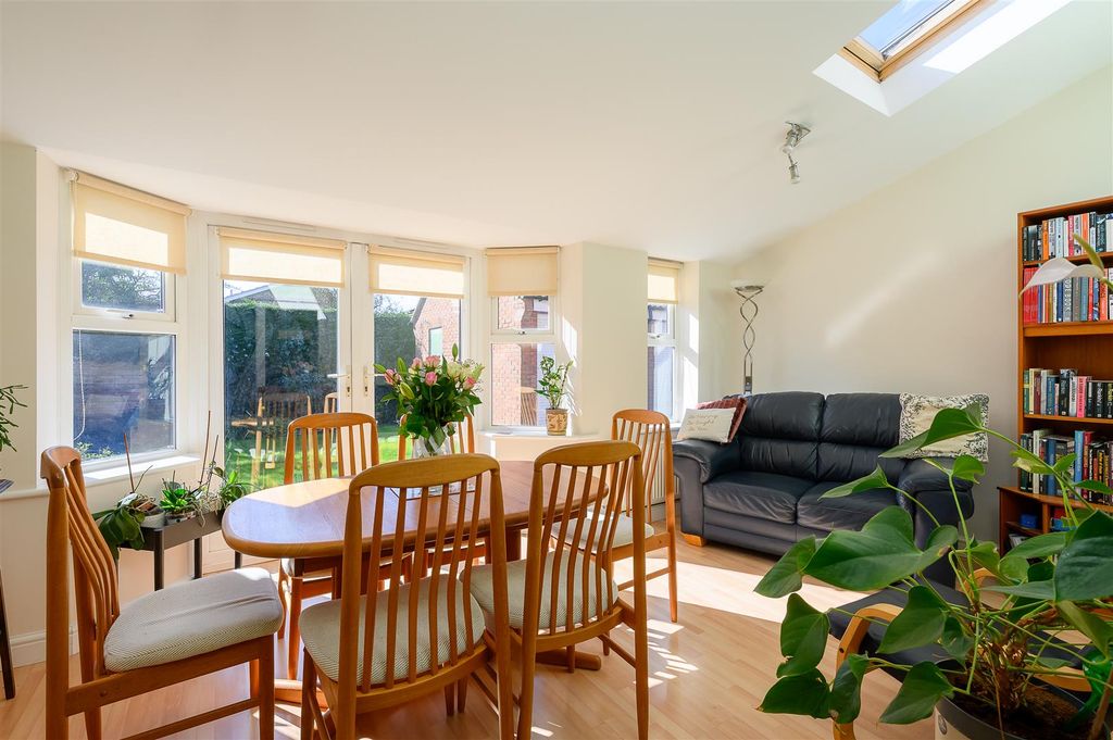 Property photo 3 of 25 Garden Room