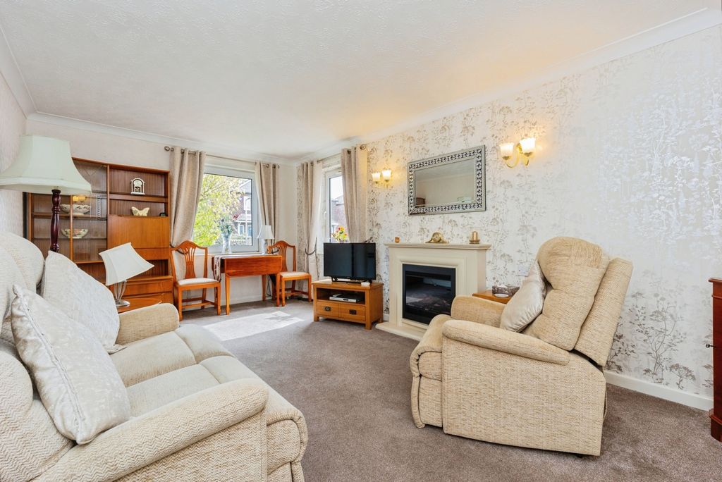 Property photo 2 of 17 Photo