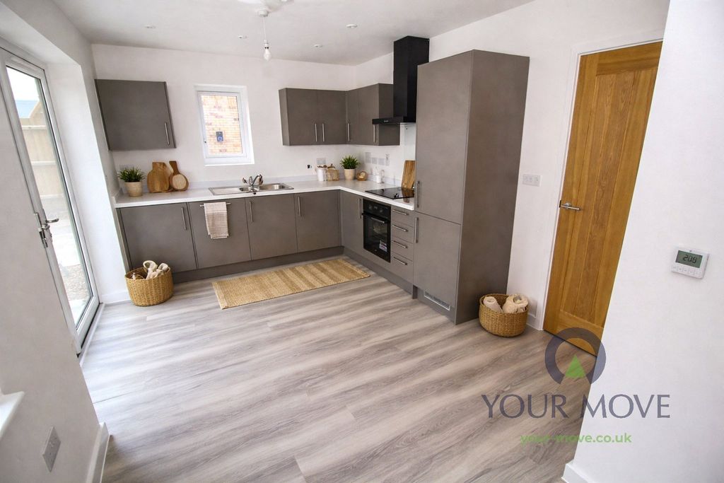 Property photo 3 of 31 Kitchen/Dining Room