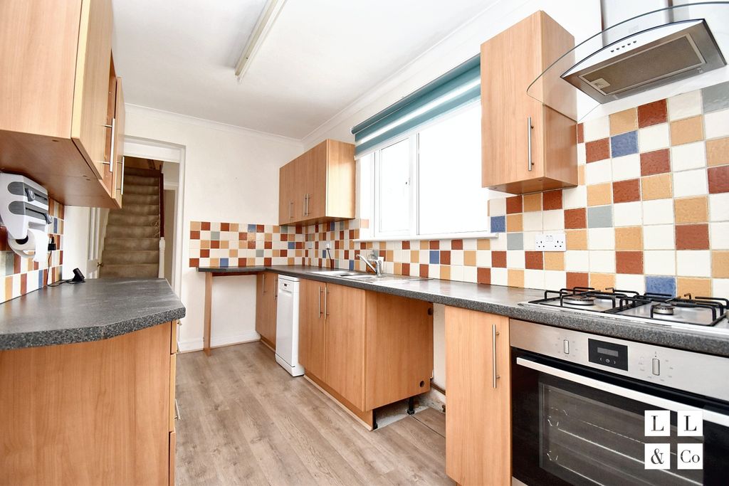 Property photo 3 of 17