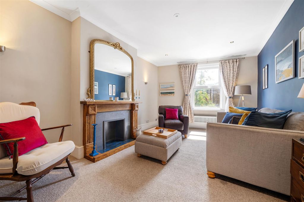 Property photo 3 of 15 St Julians Farm Road-3.Jpg