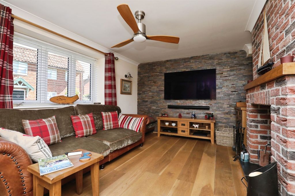 Property photo 2 of 17
