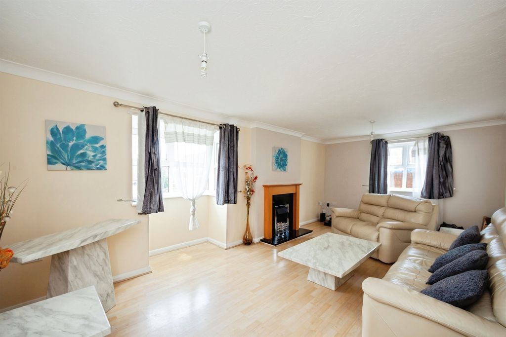 Property photo 3 of 17