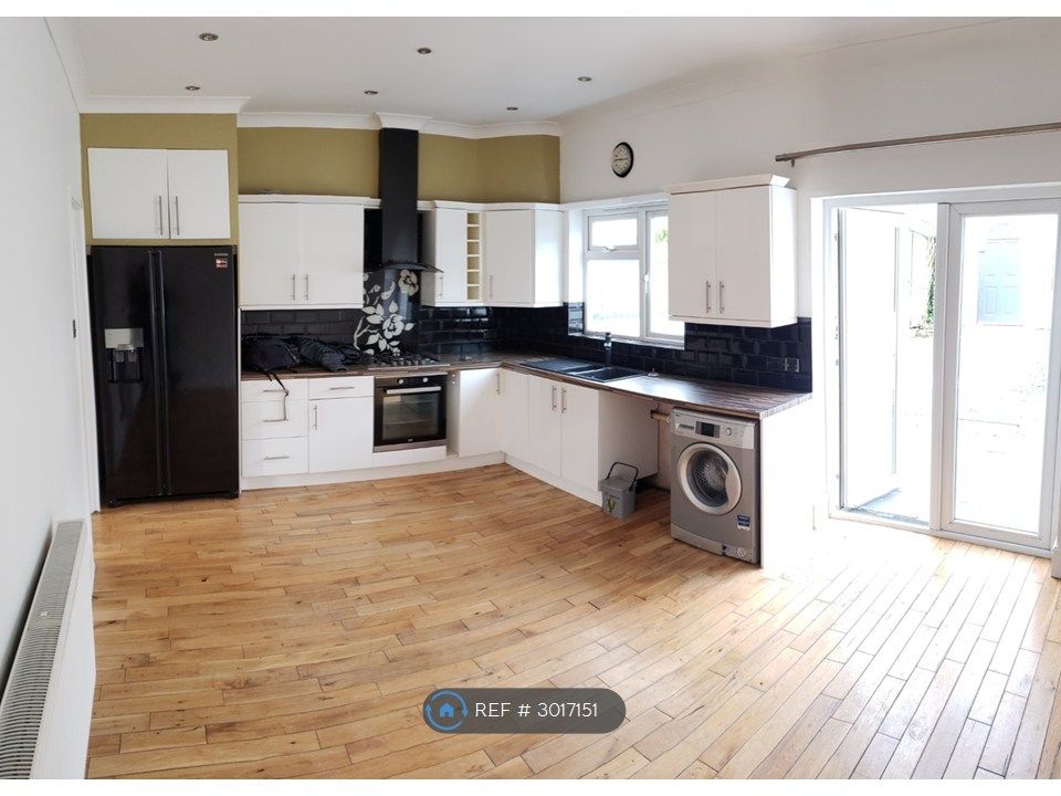 Property photo 1 of 14 Kitchen / Dining Area