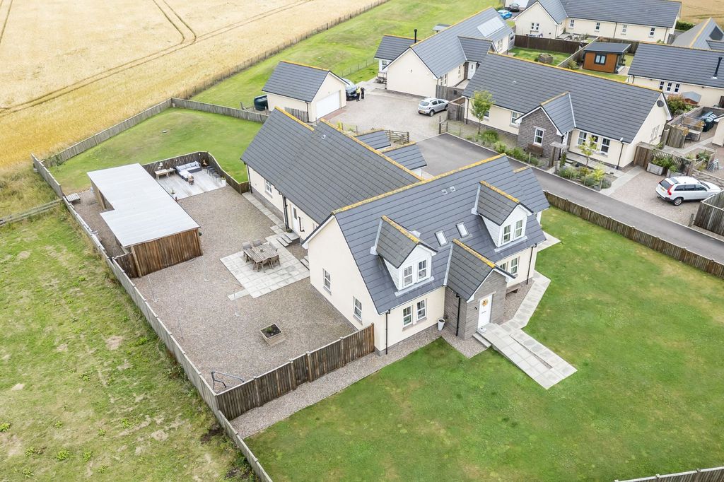 Property photo 2 of 32