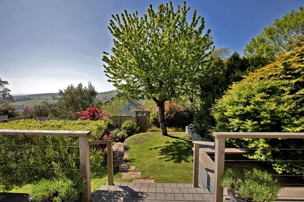 Property photo 3 of 23